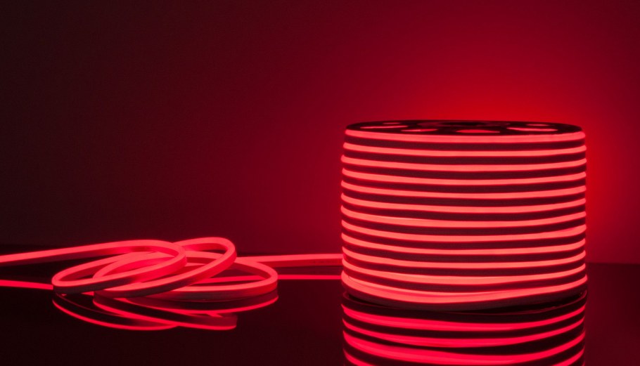 Подсветка РГБ лентой в комнате