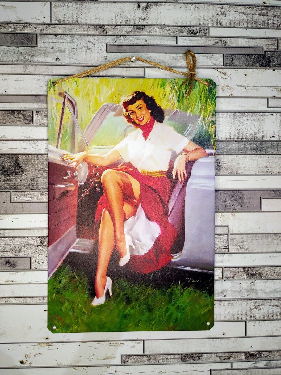 Таблички пин ап жестяные