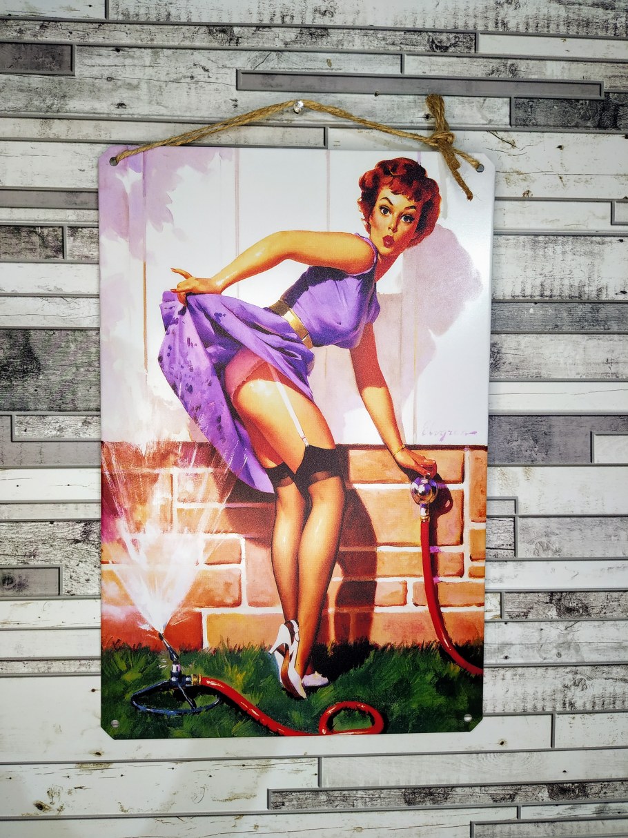 Официантка в стиле пин ап