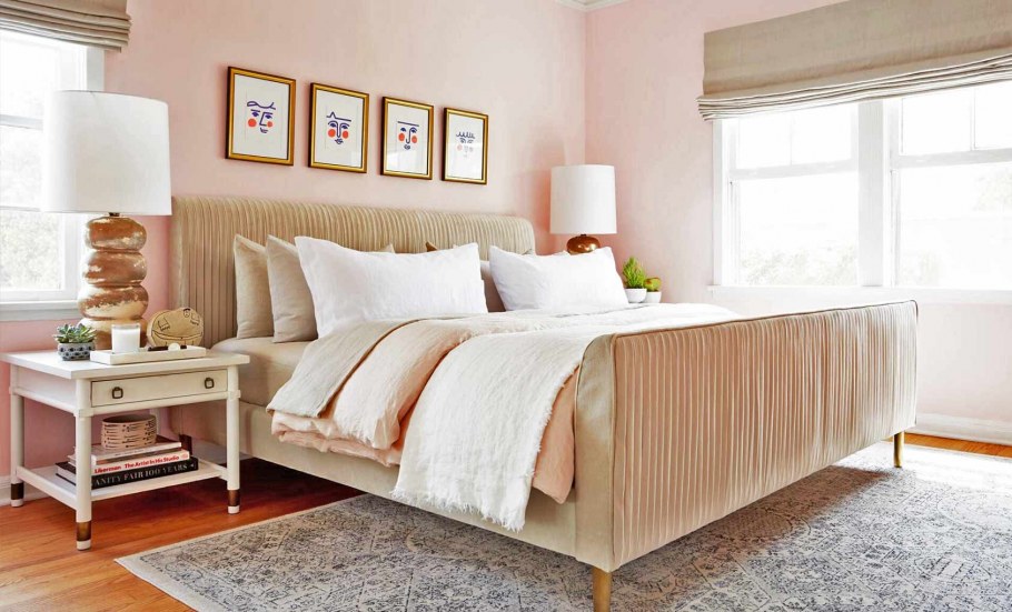 Скандинавская спальня с розовыми стенами