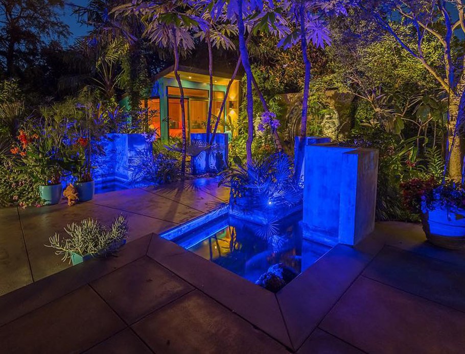 Подсветка стены