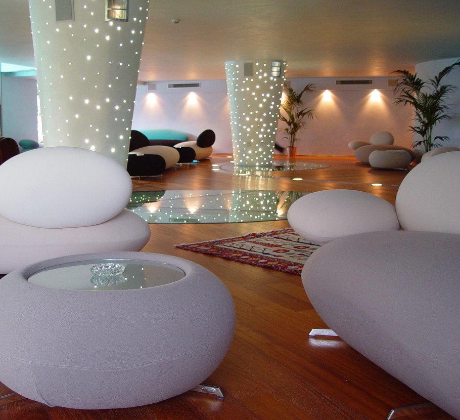 РГБ подсветка на стену