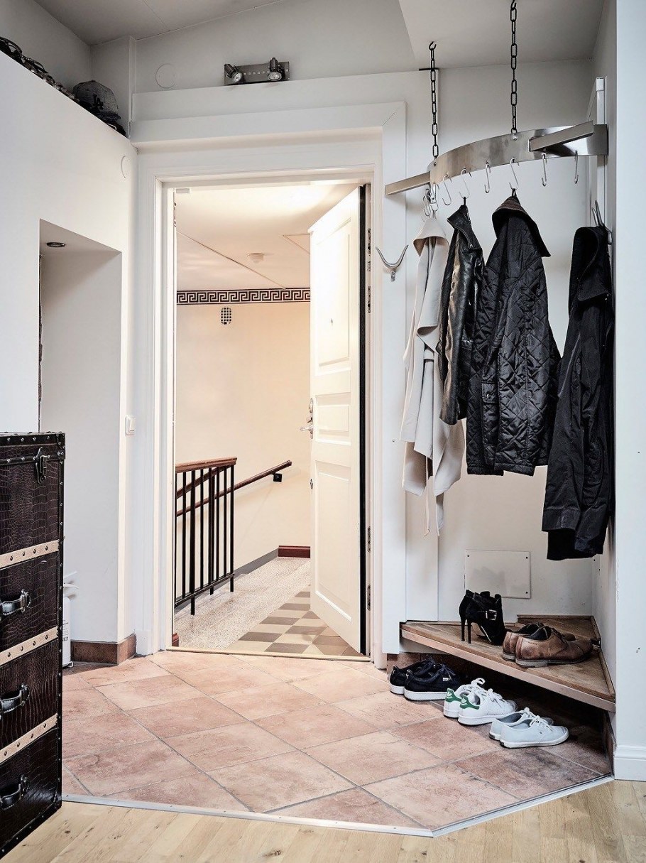 Плитка в зоне прихожей