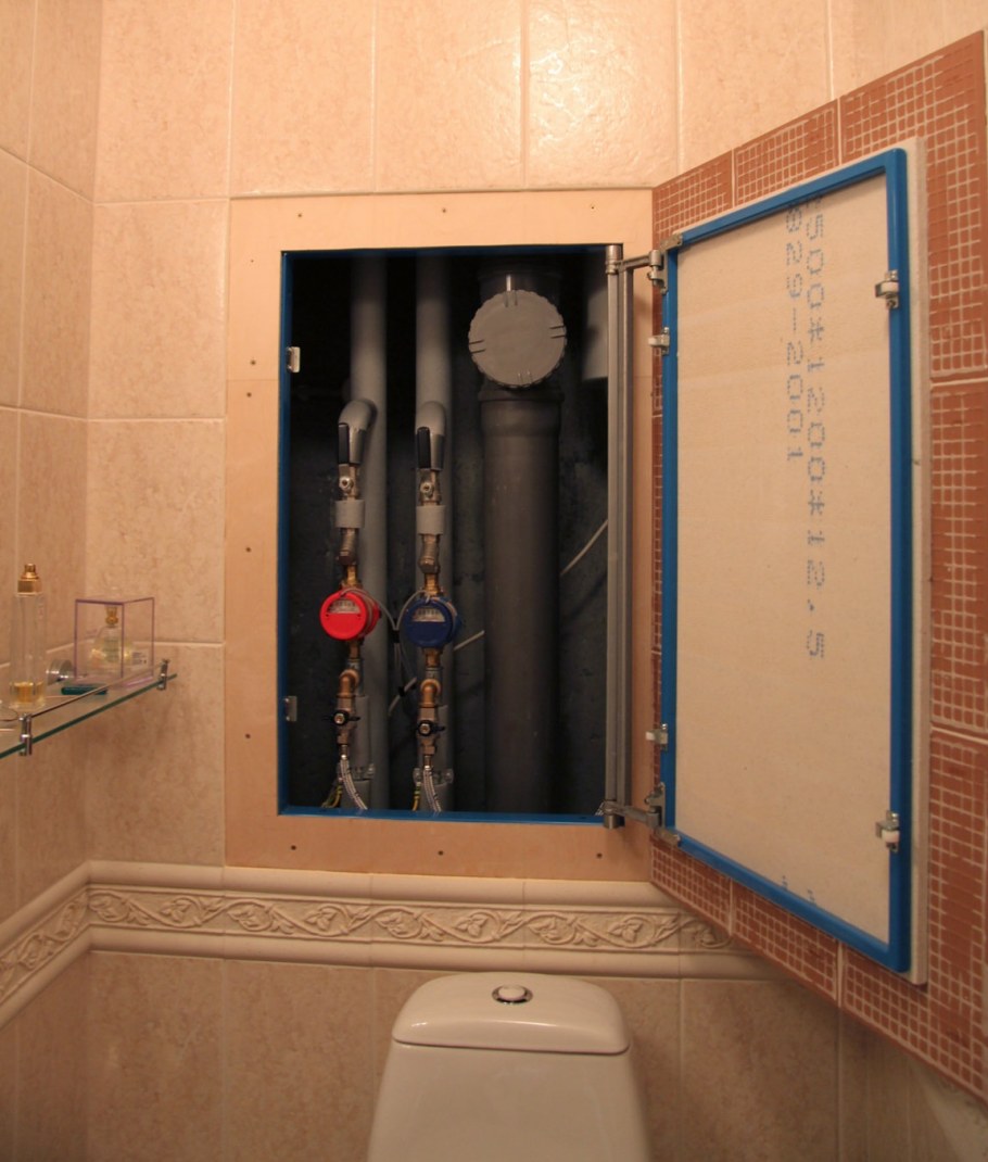 Сантехнический люк в квартире