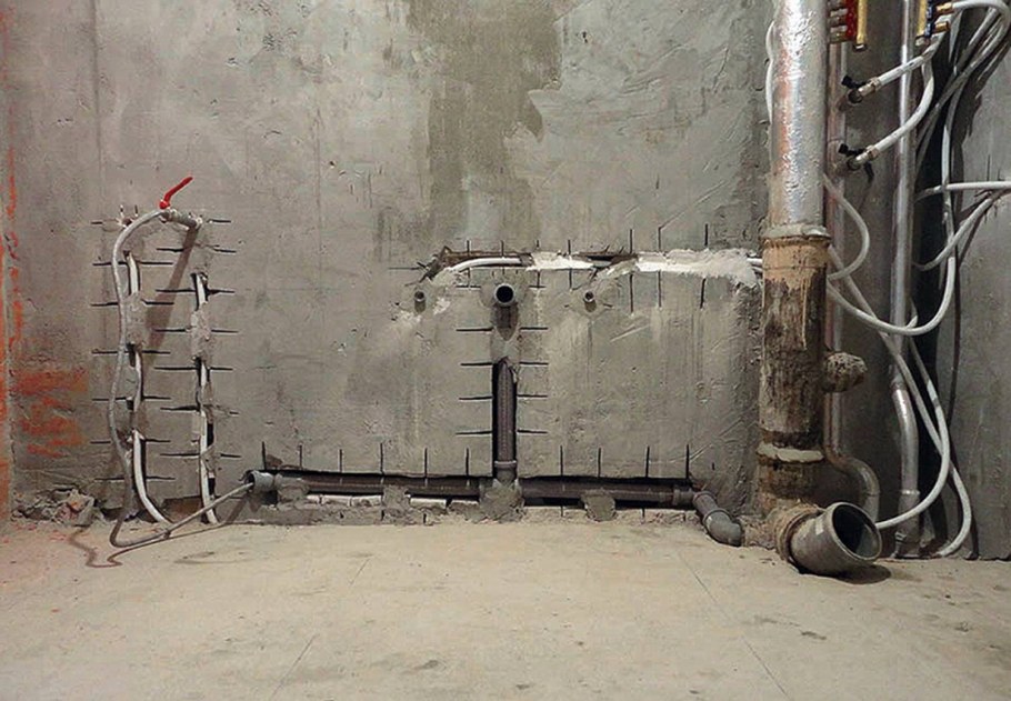 Канализационная труба 50 в штробе