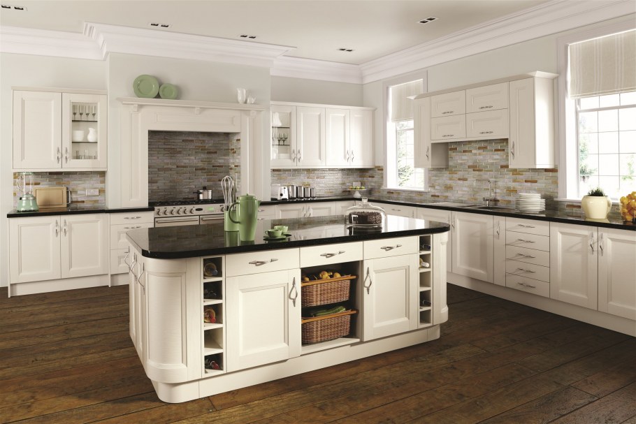 Кухонная мебель цвета слоновой кости