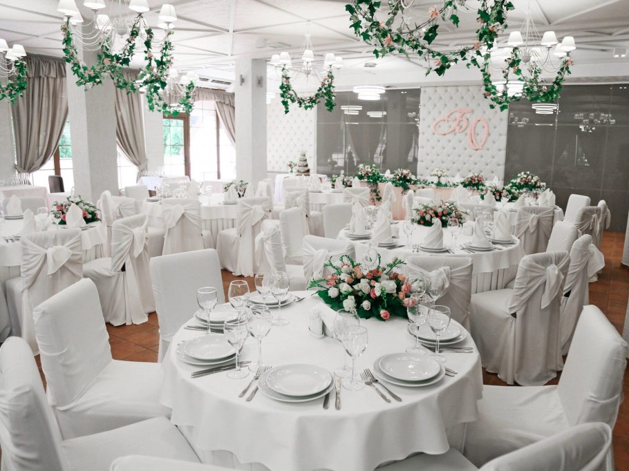 Банкетный зал свадебный просторный