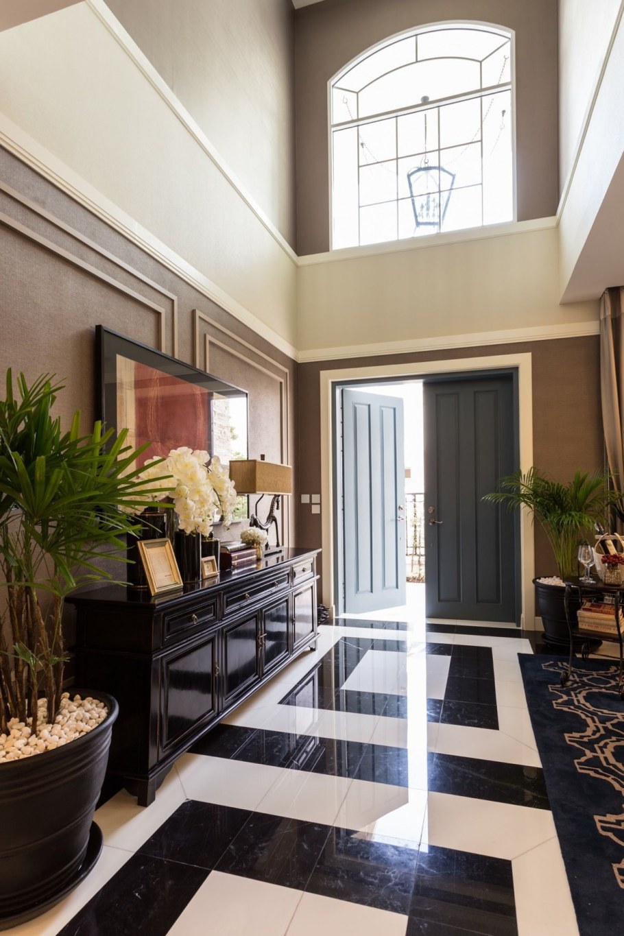 Красивый коридор в доме