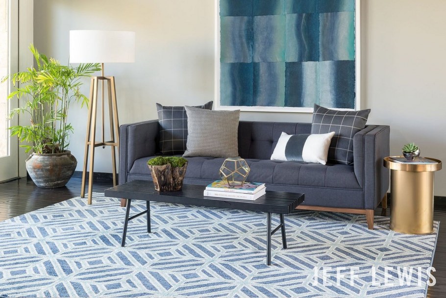 Голубой ковер в интерьере