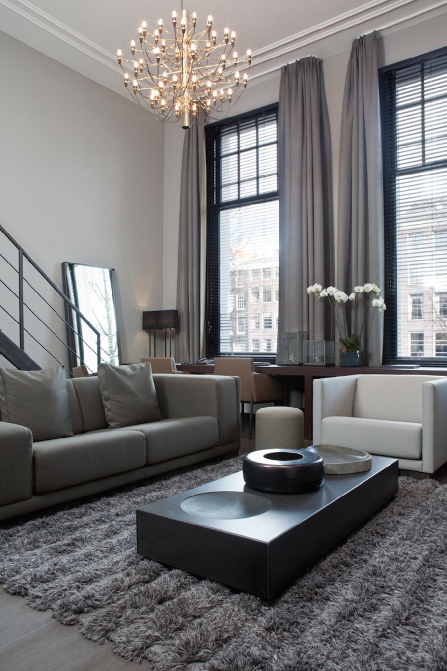 Интерьер гостиной в серых тонах