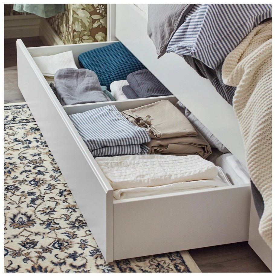 Кушетка БРИМНЭС икеа в интерьере