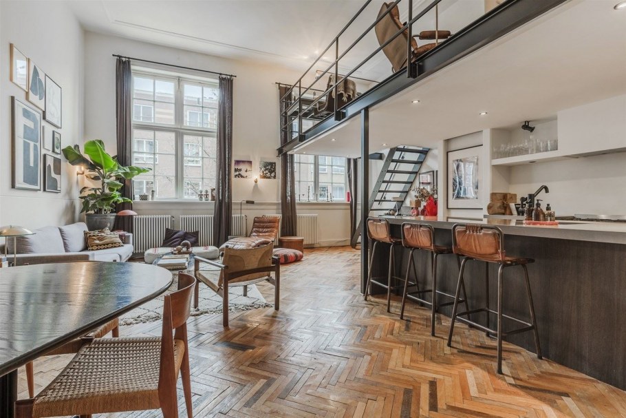 Двухуровневый офис лофт