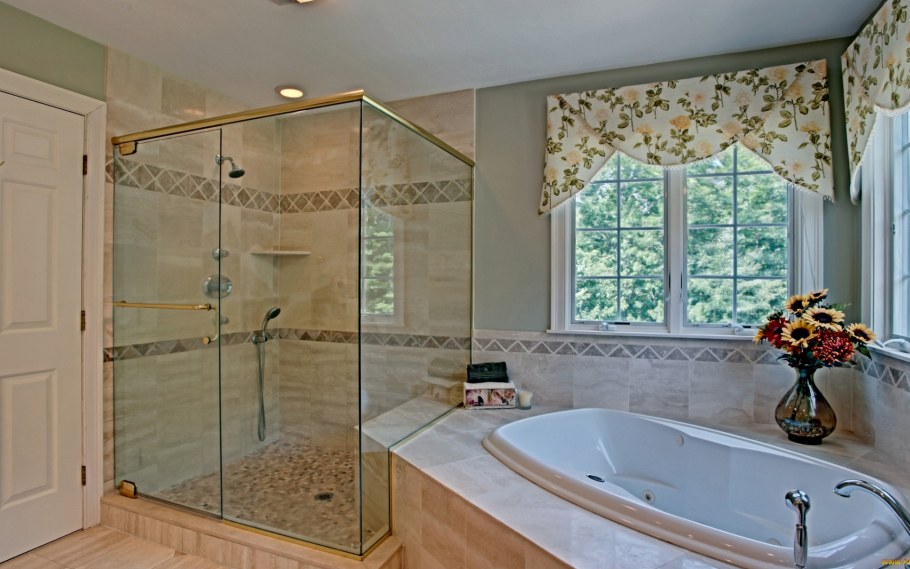 Ванная душевая с окном