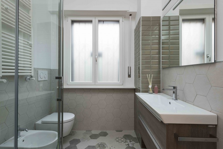 Душевая комната 9 метров с окном