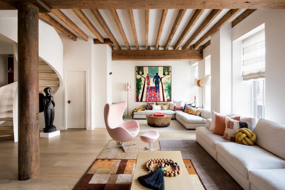 Деревянные балки на потолке