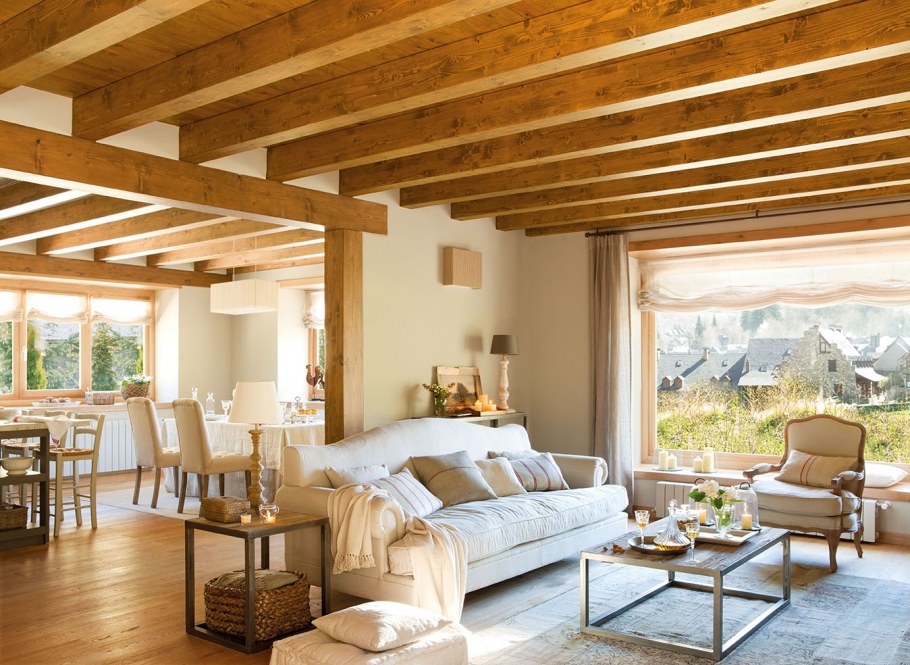 Балки перекрытия в интерьере гостиной