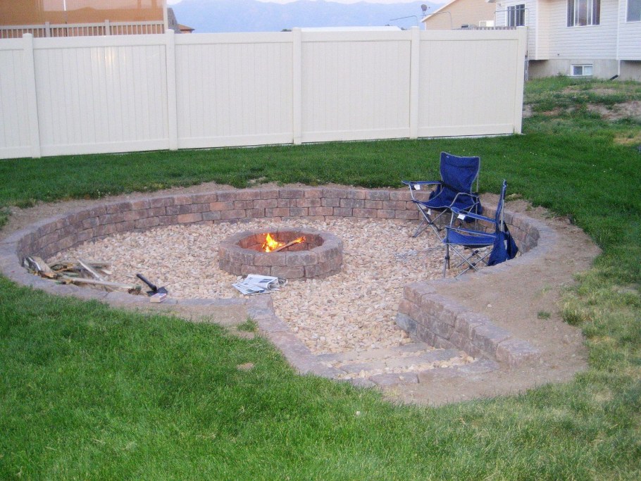 Котлован для костра во двор