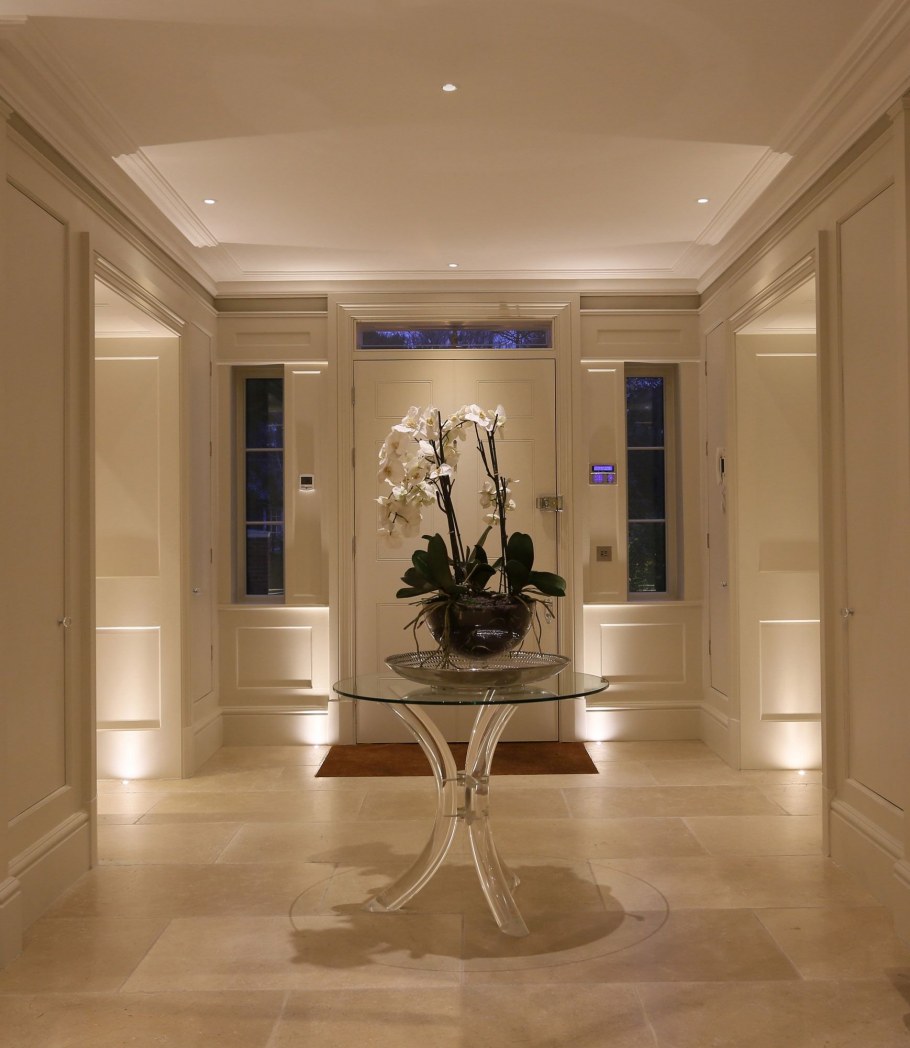 Прихожая в дворцовом стиле