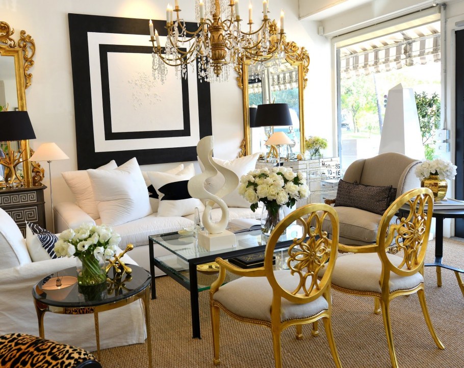 Гостиная в бордовых тонах