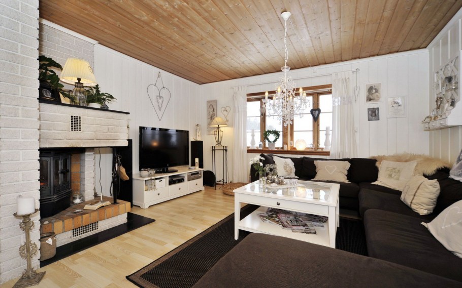 Телевизор в интерьере загородного дома