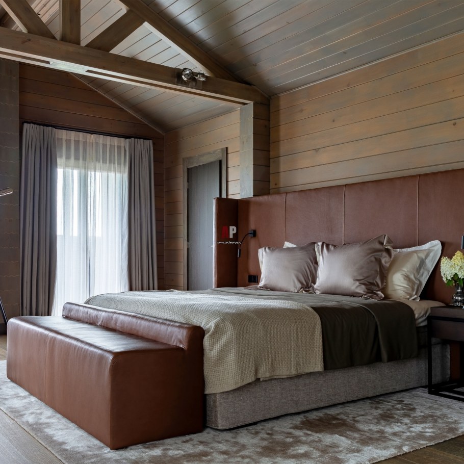 Освещение в спальне в деревянном доме