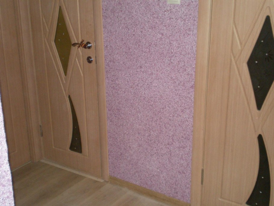 Коридор жидкими обоями цветовые решения