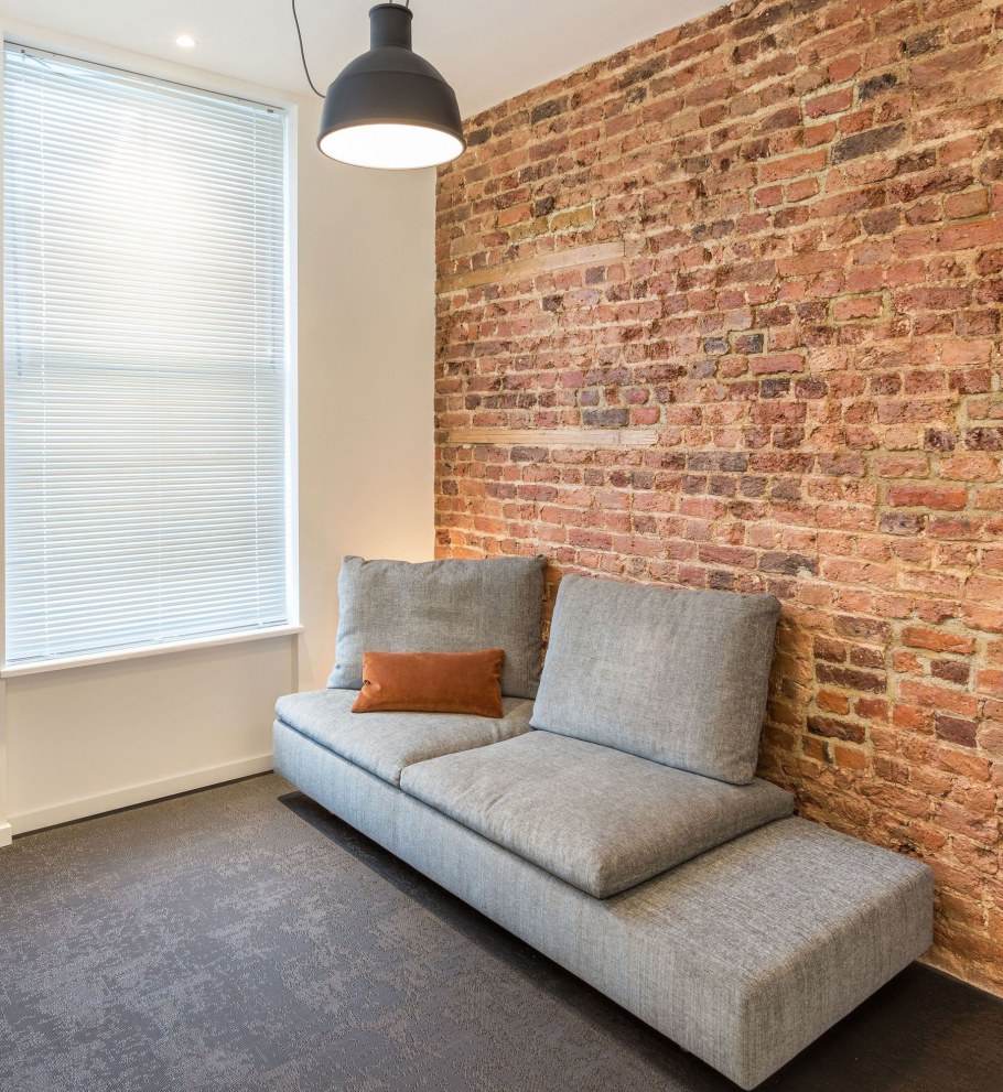 Кирпичная стена в квартире