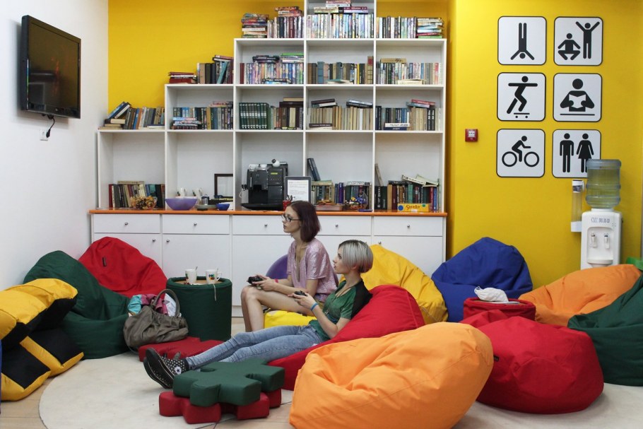 Кресло мешок в библиотеке