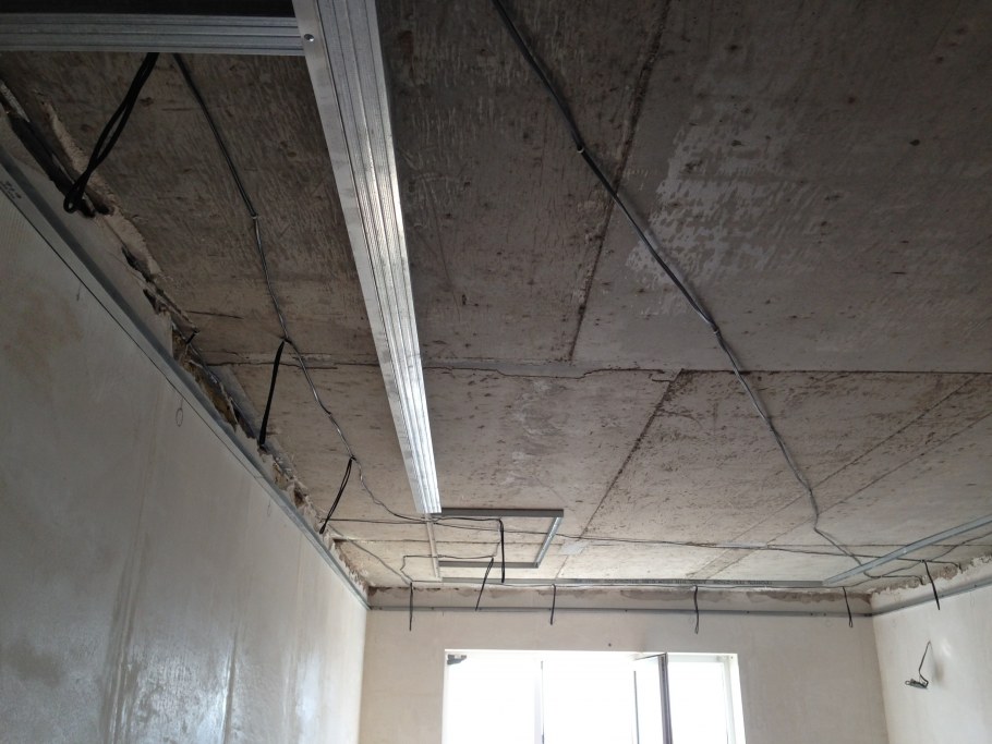 Недорогой потолок своими руками