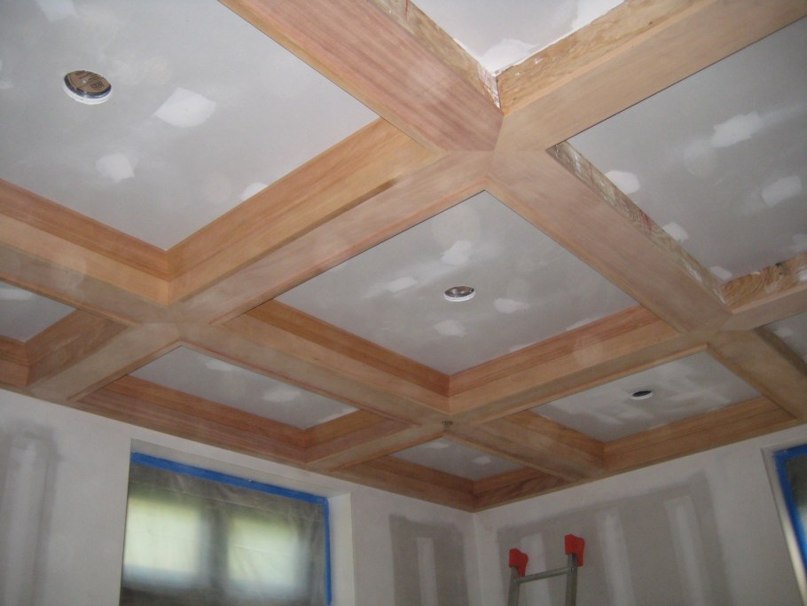 Отделка потолка эконом