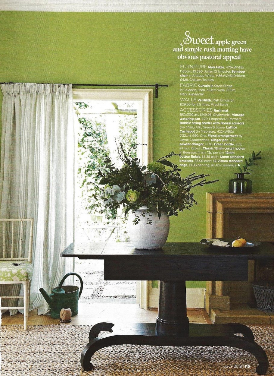 Шторы болотного цвета в интерьере