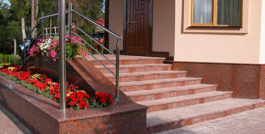 Крыльцо Капустинский гранит