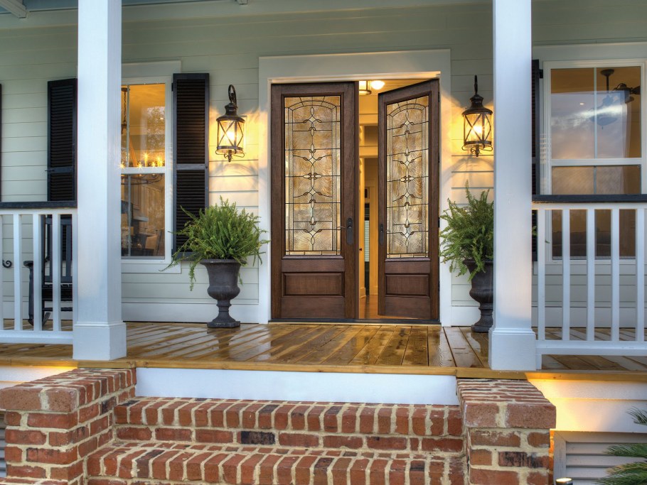 Входная дверь в частный дом