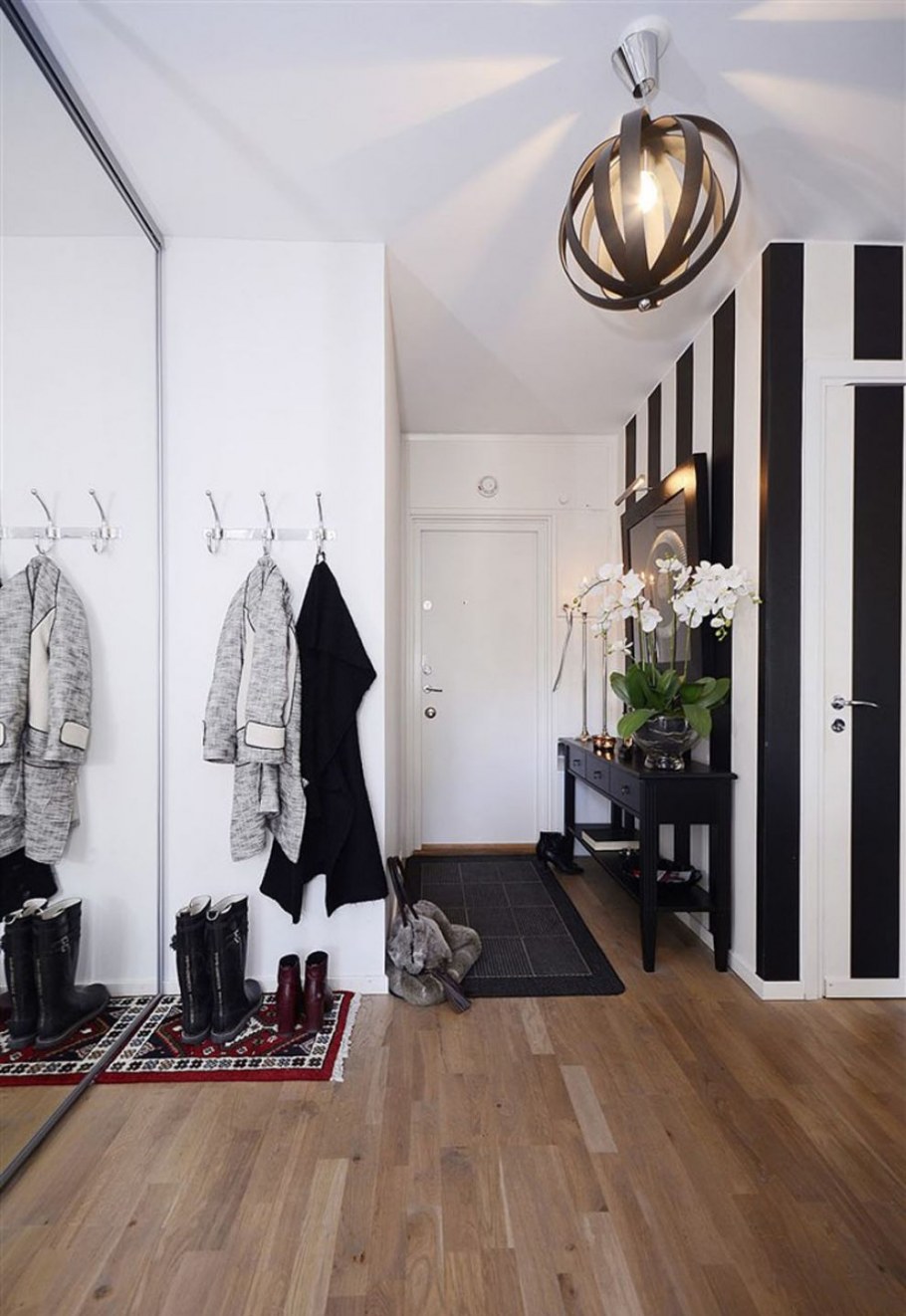Черно белая прихожая