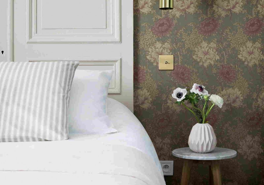 Массажный салон в темных тонах