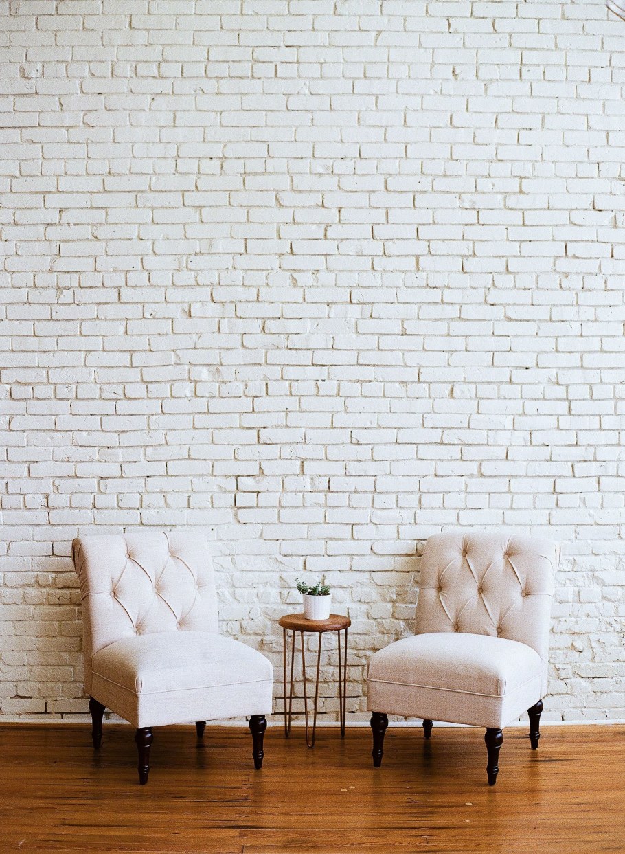 Стена белый кирпич