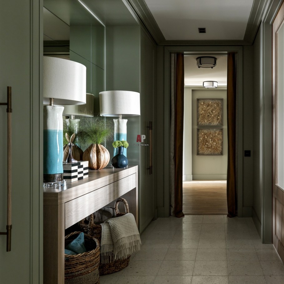 Прихожая в песочных тонах