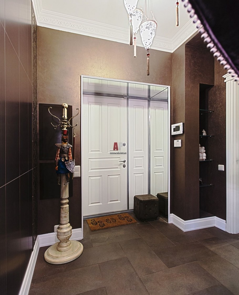 Коричневая прихожая