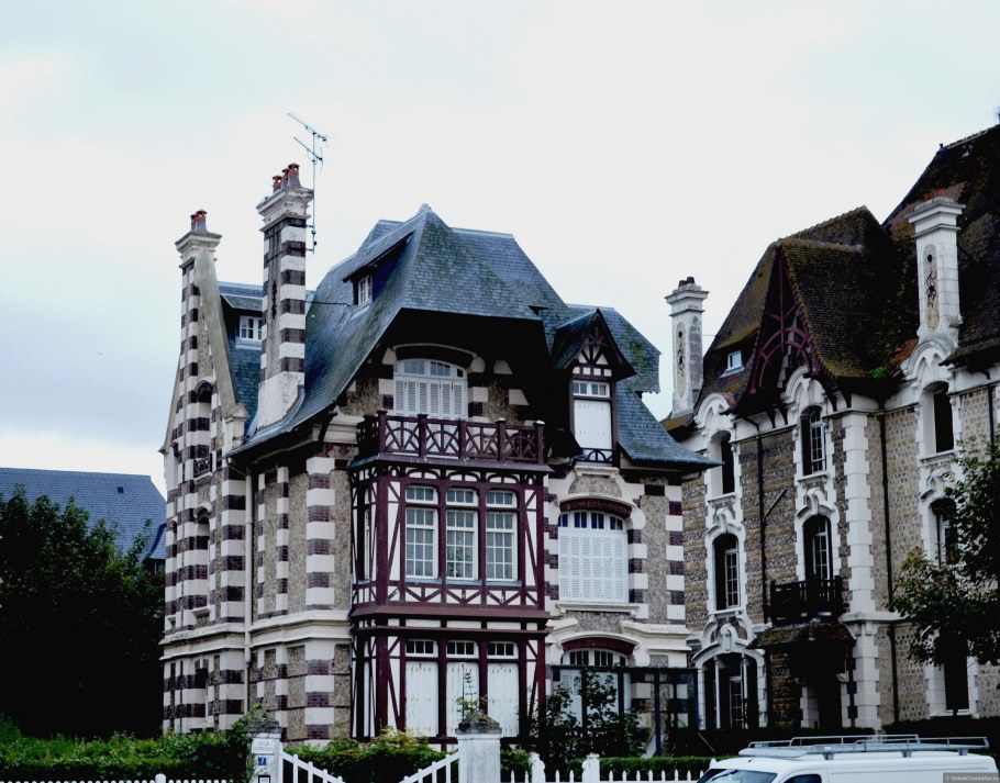 Дом в стиле Довиль