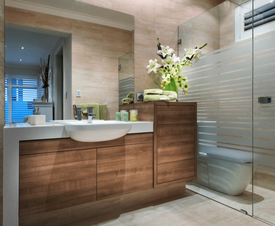 Ванные комнаты под дерево