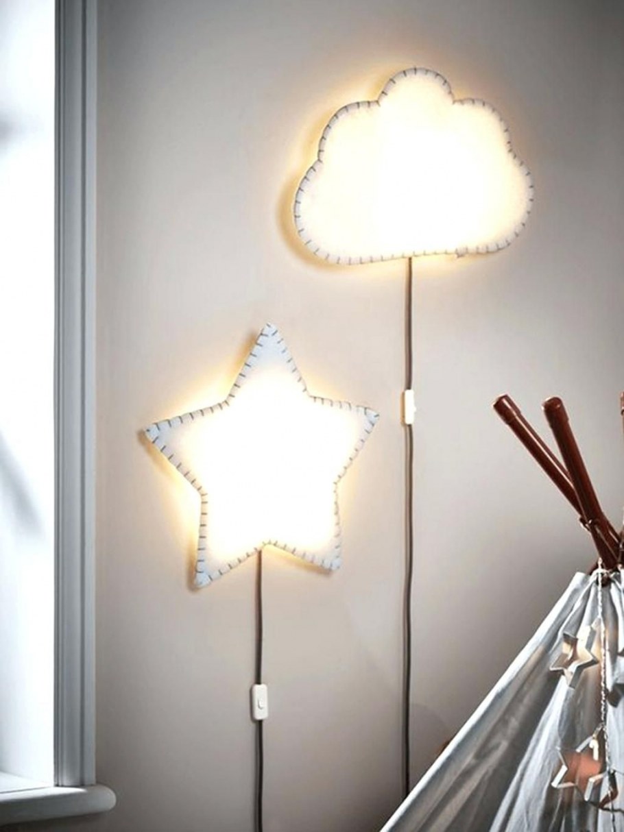 Светильник в детскую комнату настенный