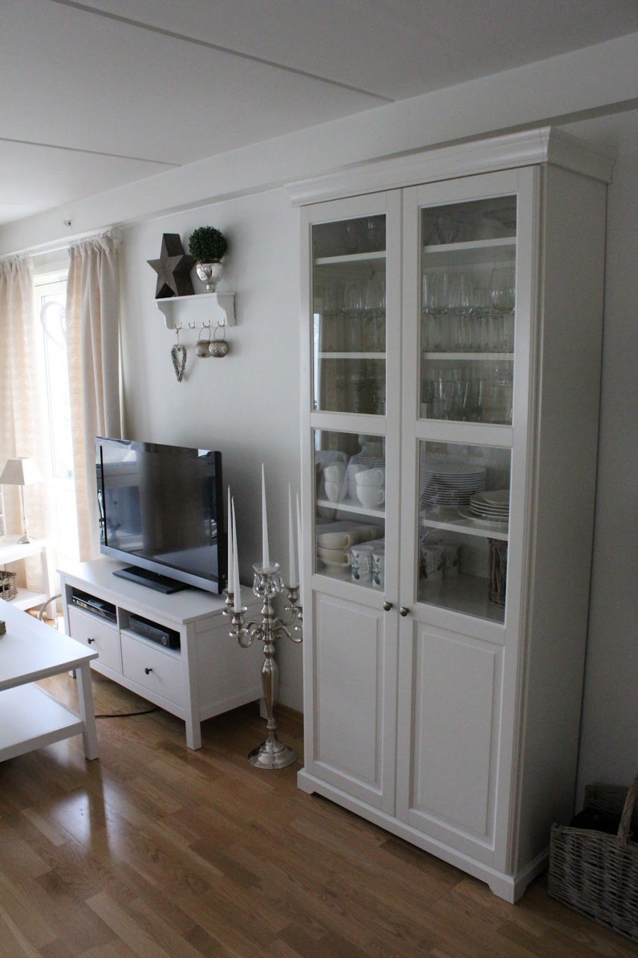 Ikea Liatorp витрина