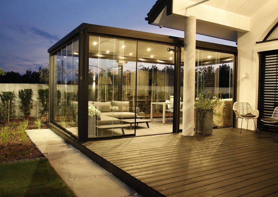 Терраса с раздвижными стеклянными системами