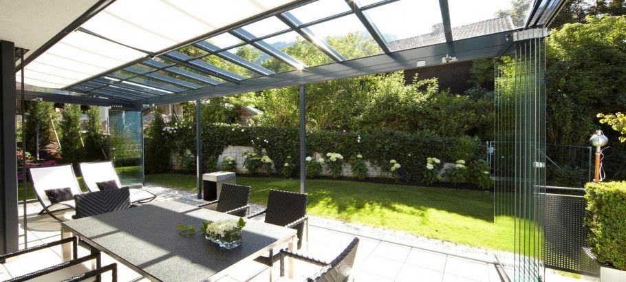 Бассейн со стеклянной крышей