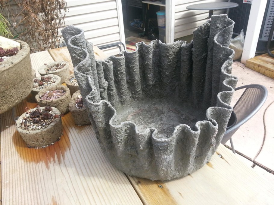 Садовые вазы из цемента