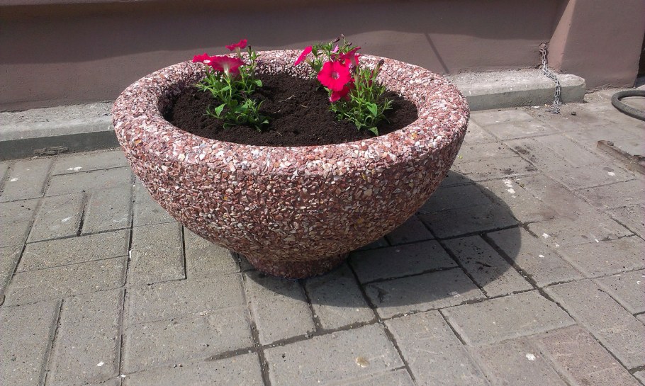 Декор для клумбы из бетона
