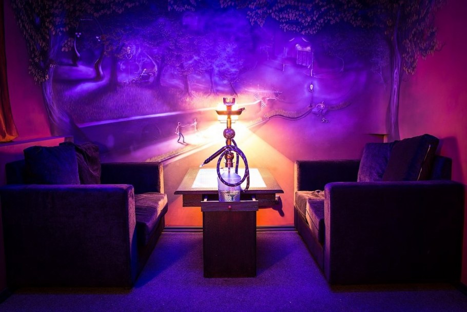 Комната в стиле чилаут с кальяном