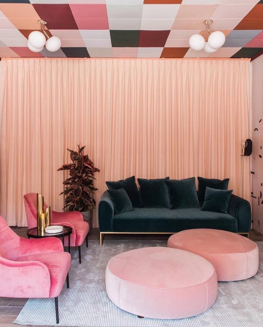 Комбинированный разноцветный потолок