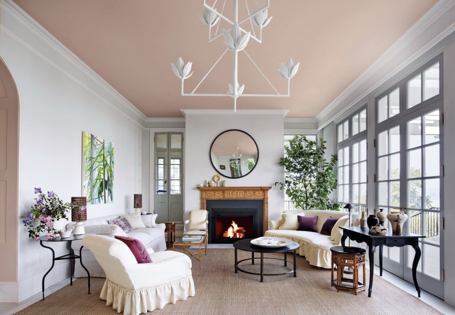 Цветной потолок в интерьере