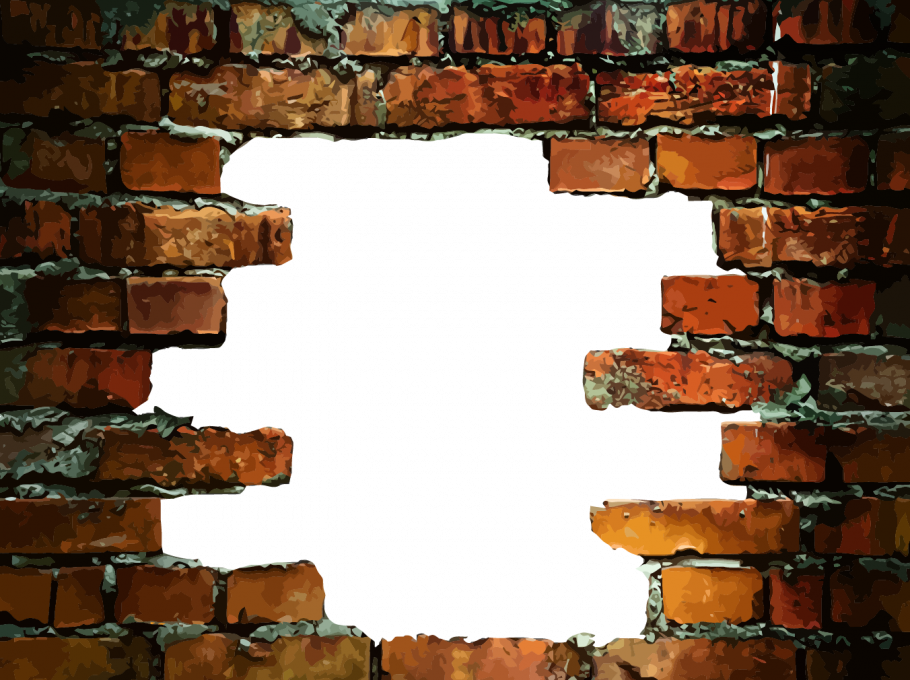 Разрушенная кирпичная стена